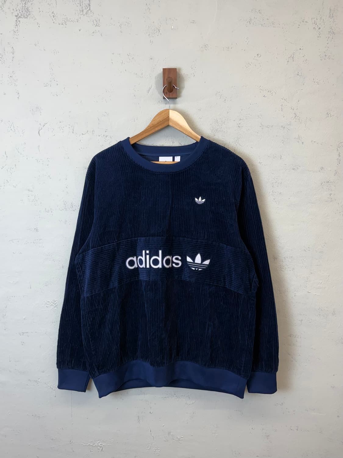아디다스 코듀로이 맨투맨 네이비 상품이미지1