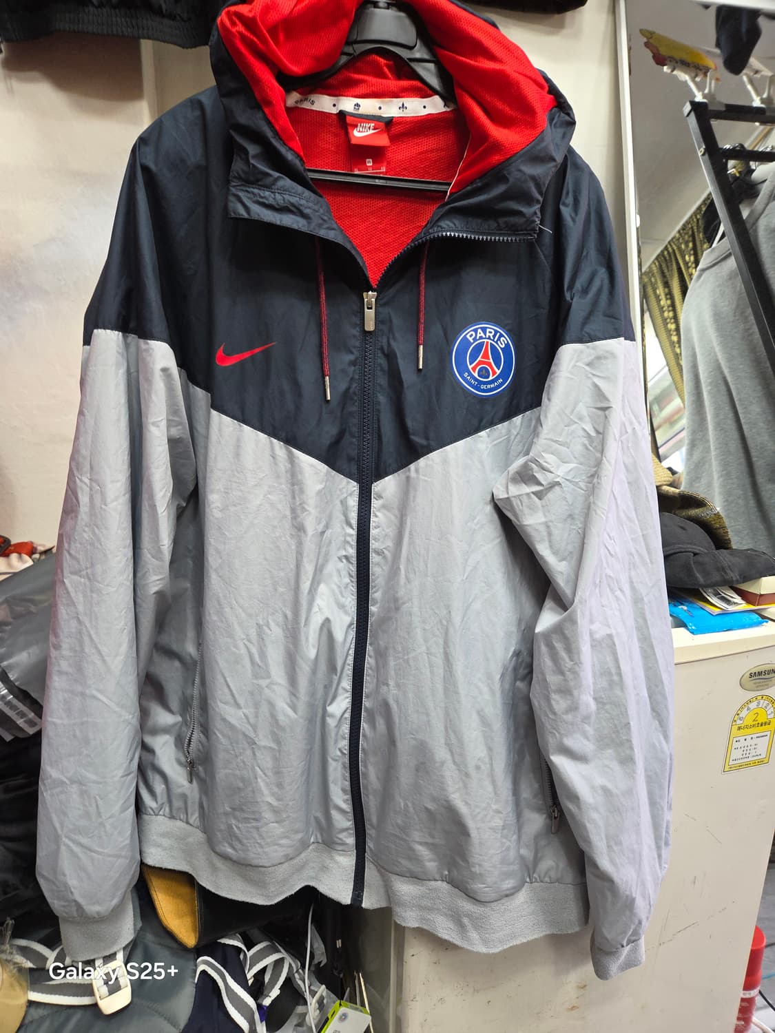 나이키   파리   샹제르망   바람막이   상품이미지1