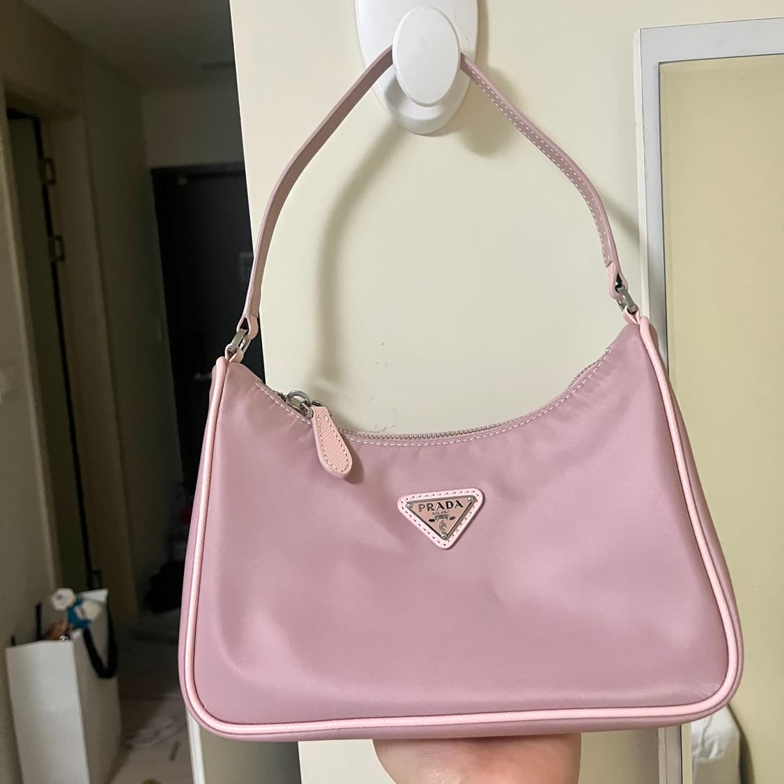 프라다 리에디션 핑크 호보백 1NE204 상품이미지3