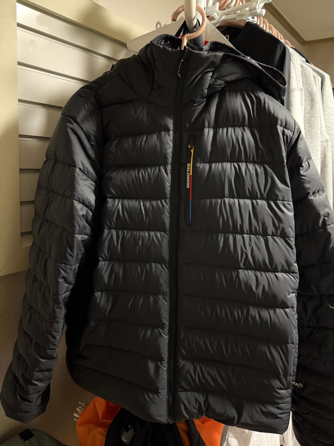 살로몬 엑스 퓨즈 후드 다운 자켓 블랙 경량패딩 상품이미지2