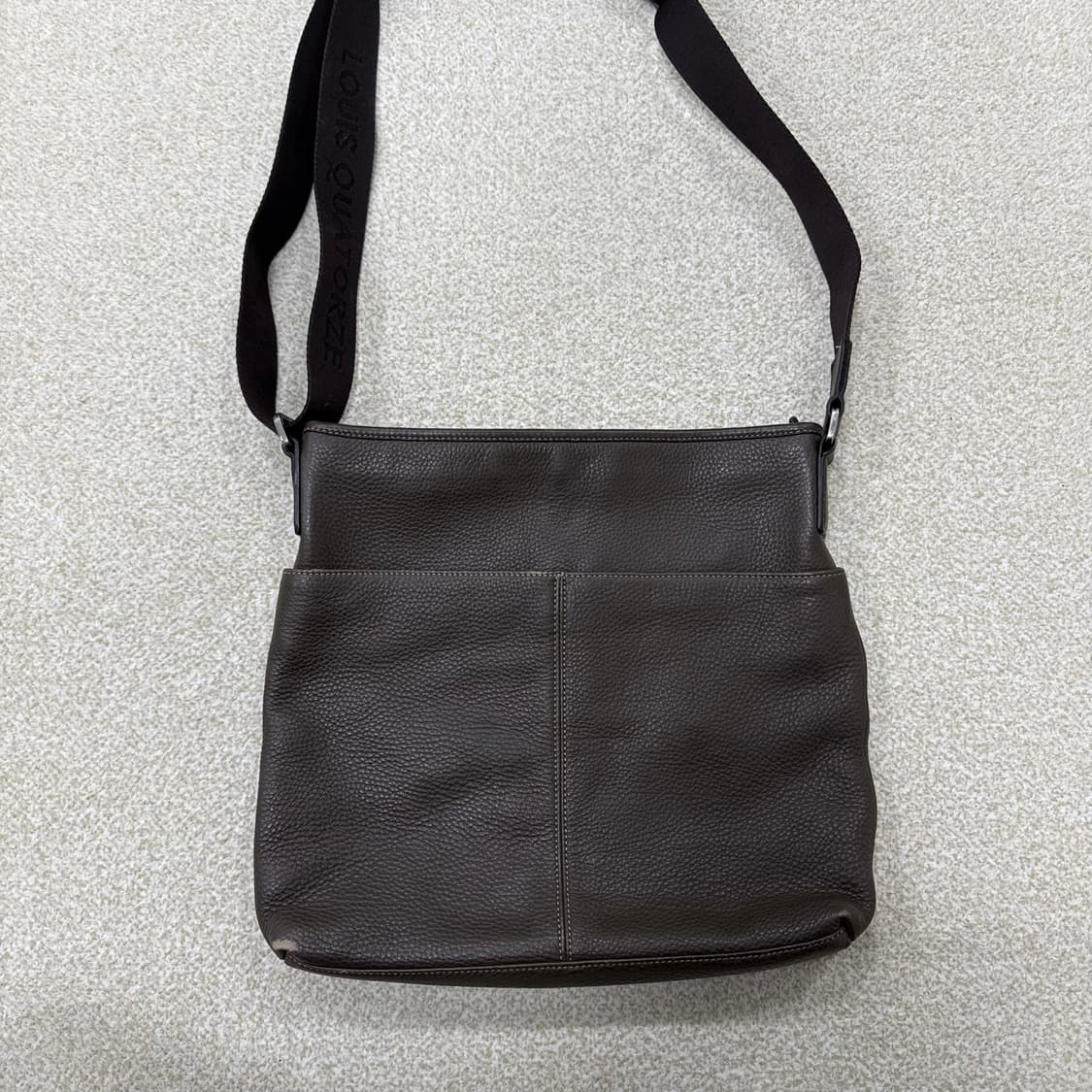 루이까또즈 페블 가죽 크로스백 0129T2 상품이미지1