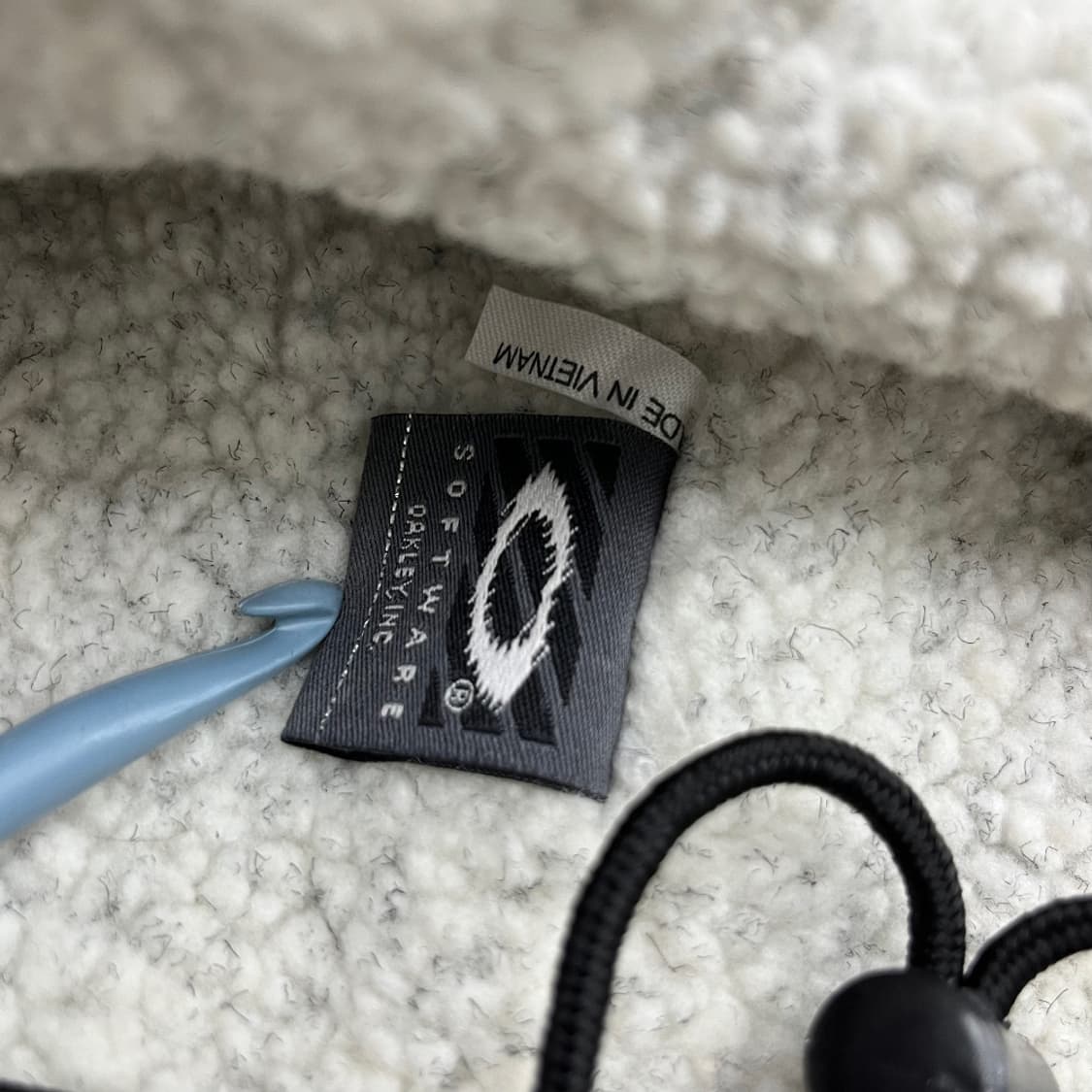 오클리 뽀글이 블랙 버킷햇 상품이미지7