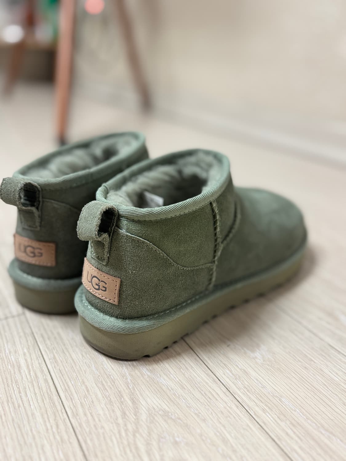 UGG 어그 클래식 울트라 미니 부츠 올리브 US8 상품이미지3