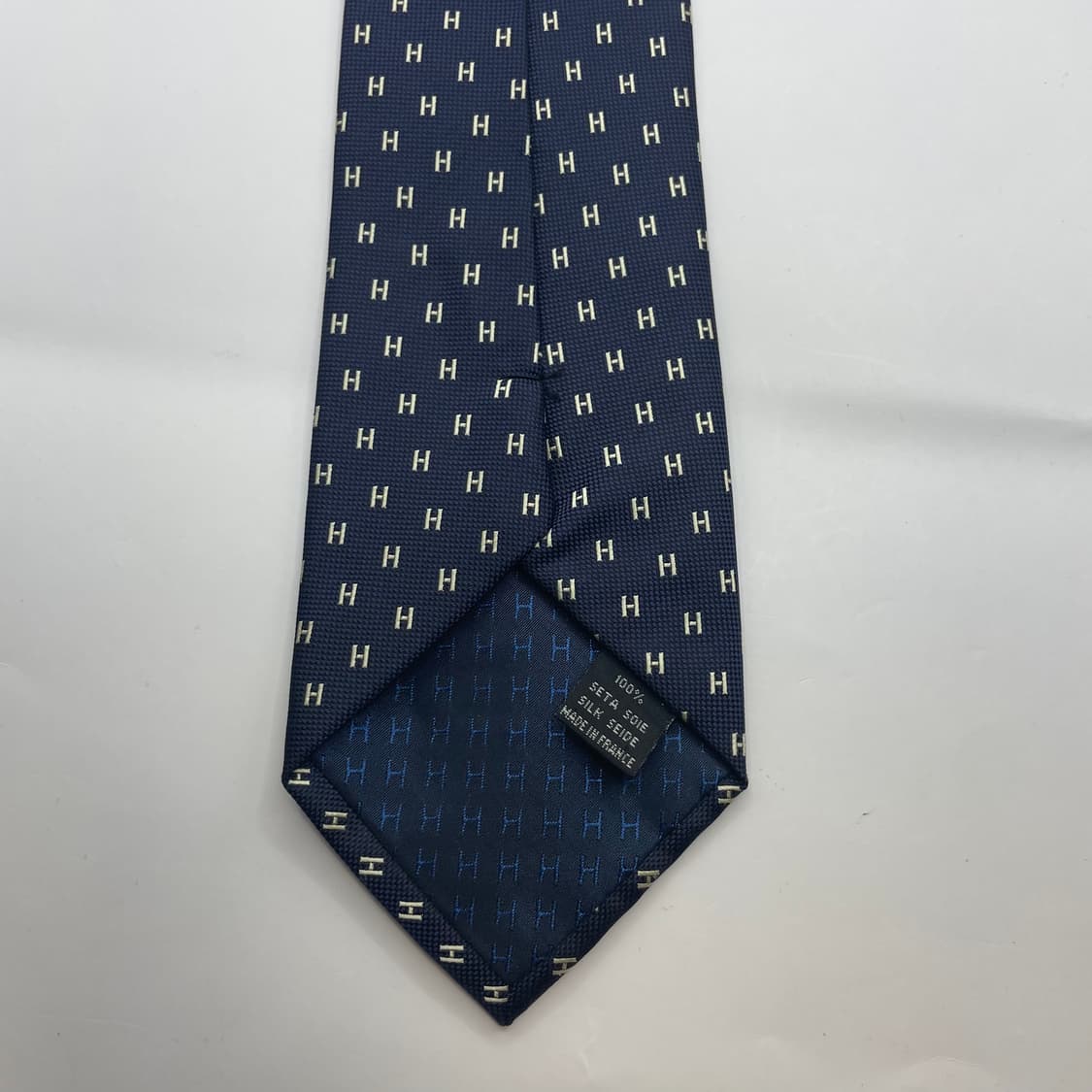 767) 에르메스(HERMES) 패턴 넥타이 로고부분 튿어짐 상품이미지4