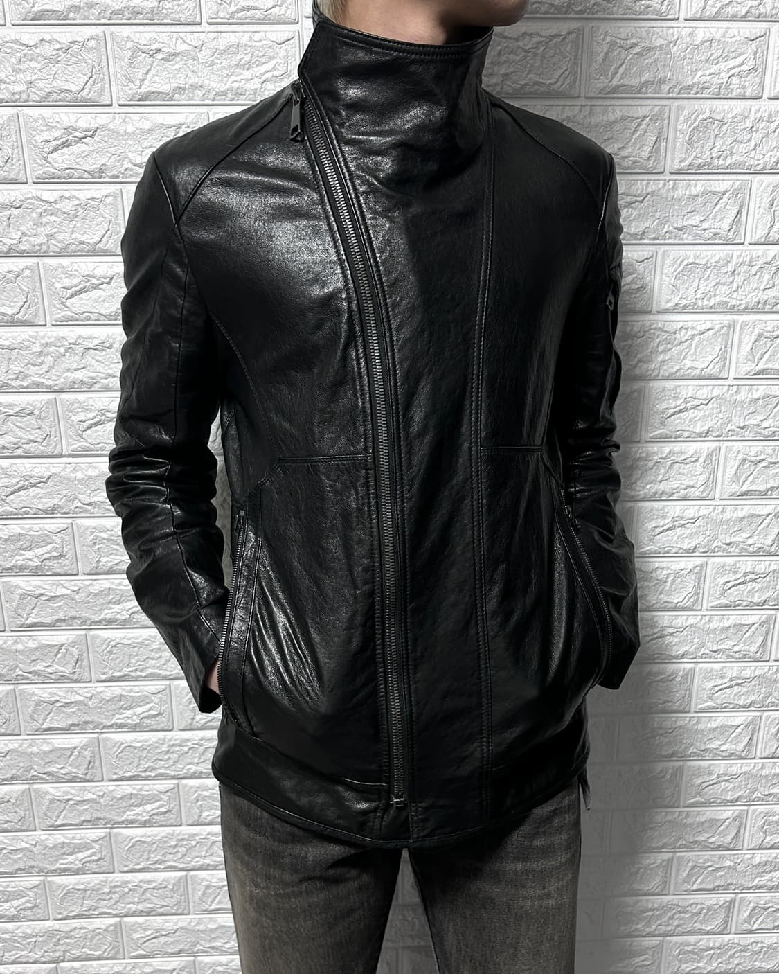 시스템 옴므 사선 하이넥 램스킨 자켓 상품이미지1