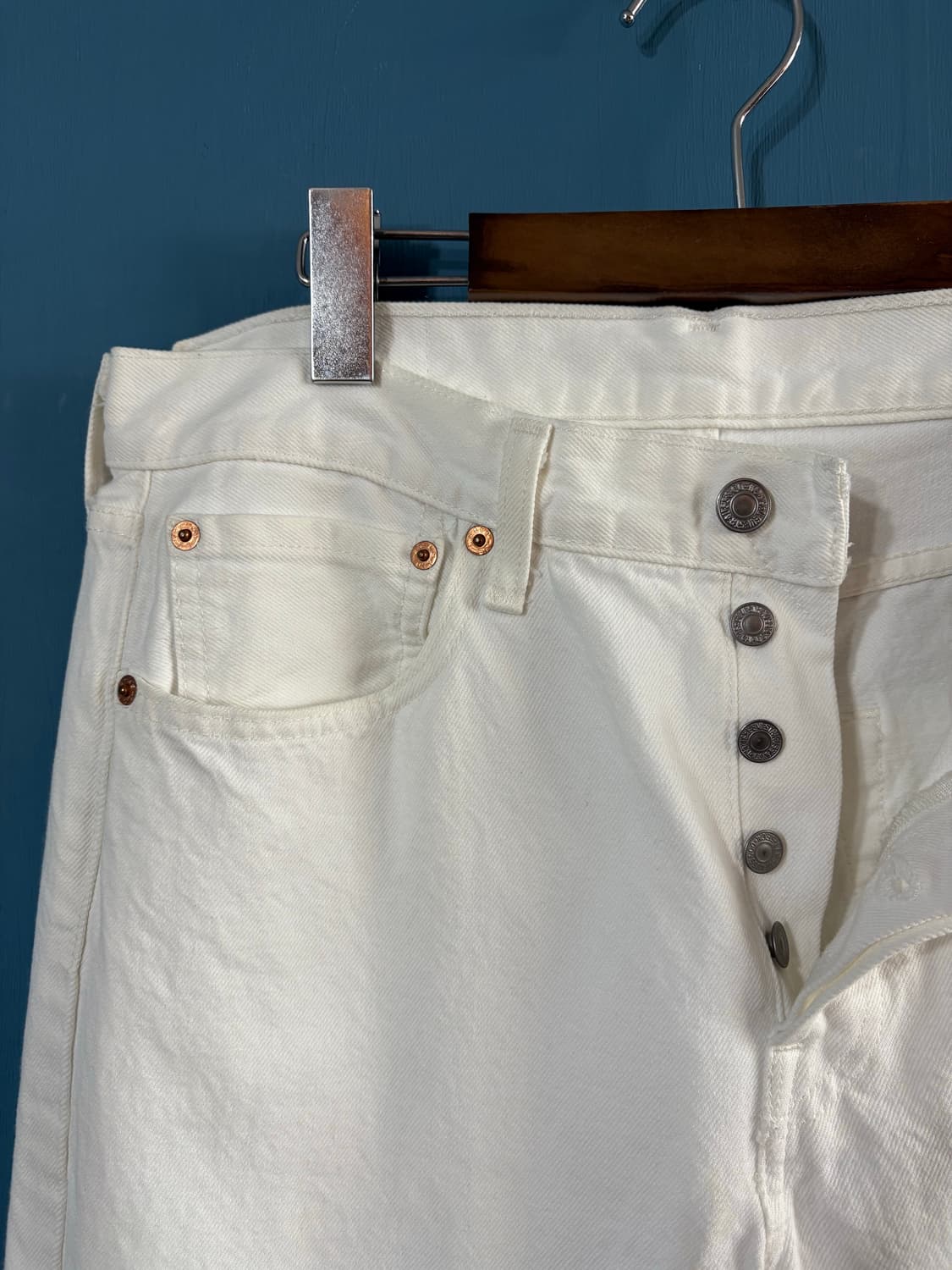 00‘s Levis 501 white denim pant. 상품이미지4