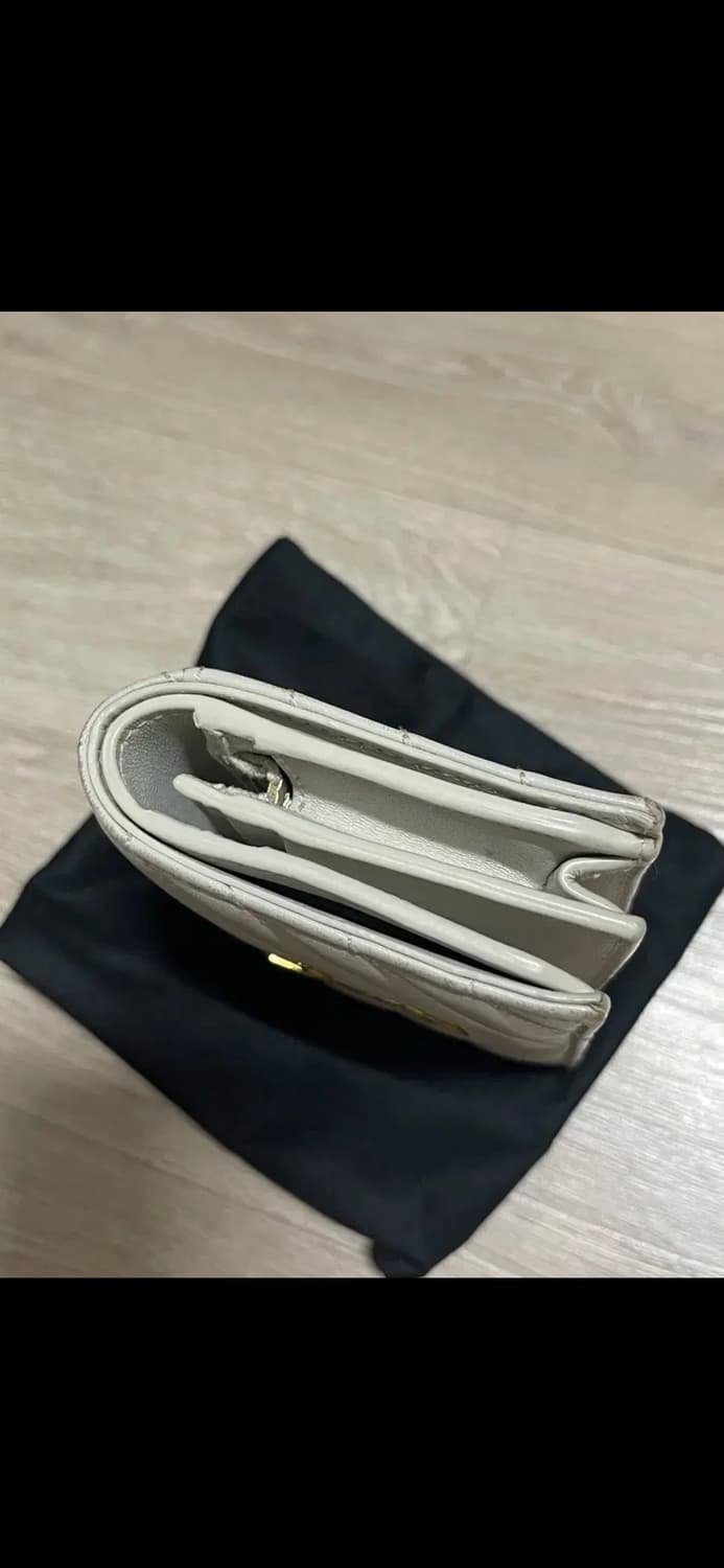 입생로랑 마틀라세 플랩 카드지갑 상품이미지9