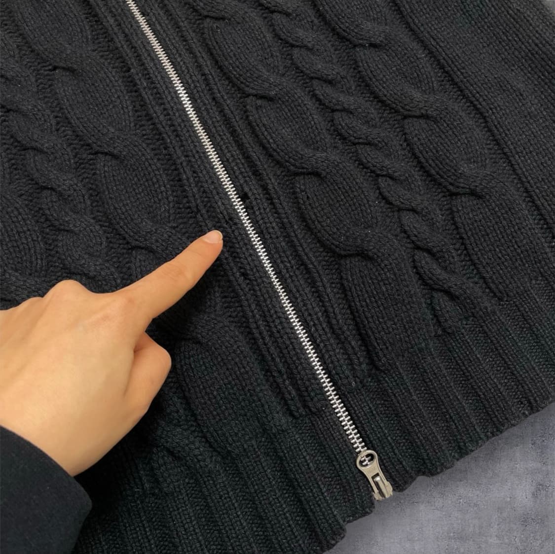 타미힐피거 블랙 캐시미어 혼방 케이블 니트 집업 M 상품이미지6