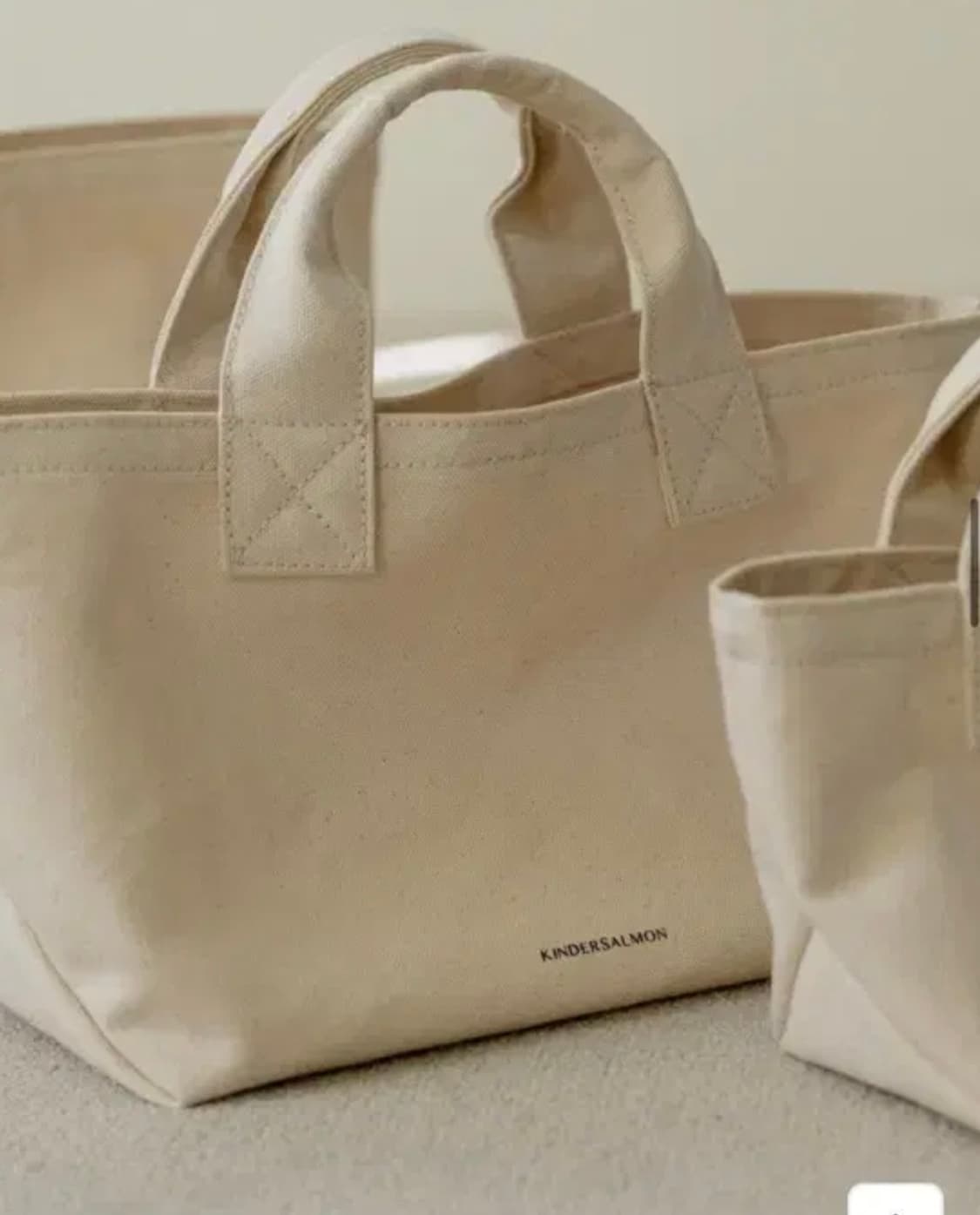 킨더살몬 RESORT23 Medium Canvas Tote Bag 상품이미지4
