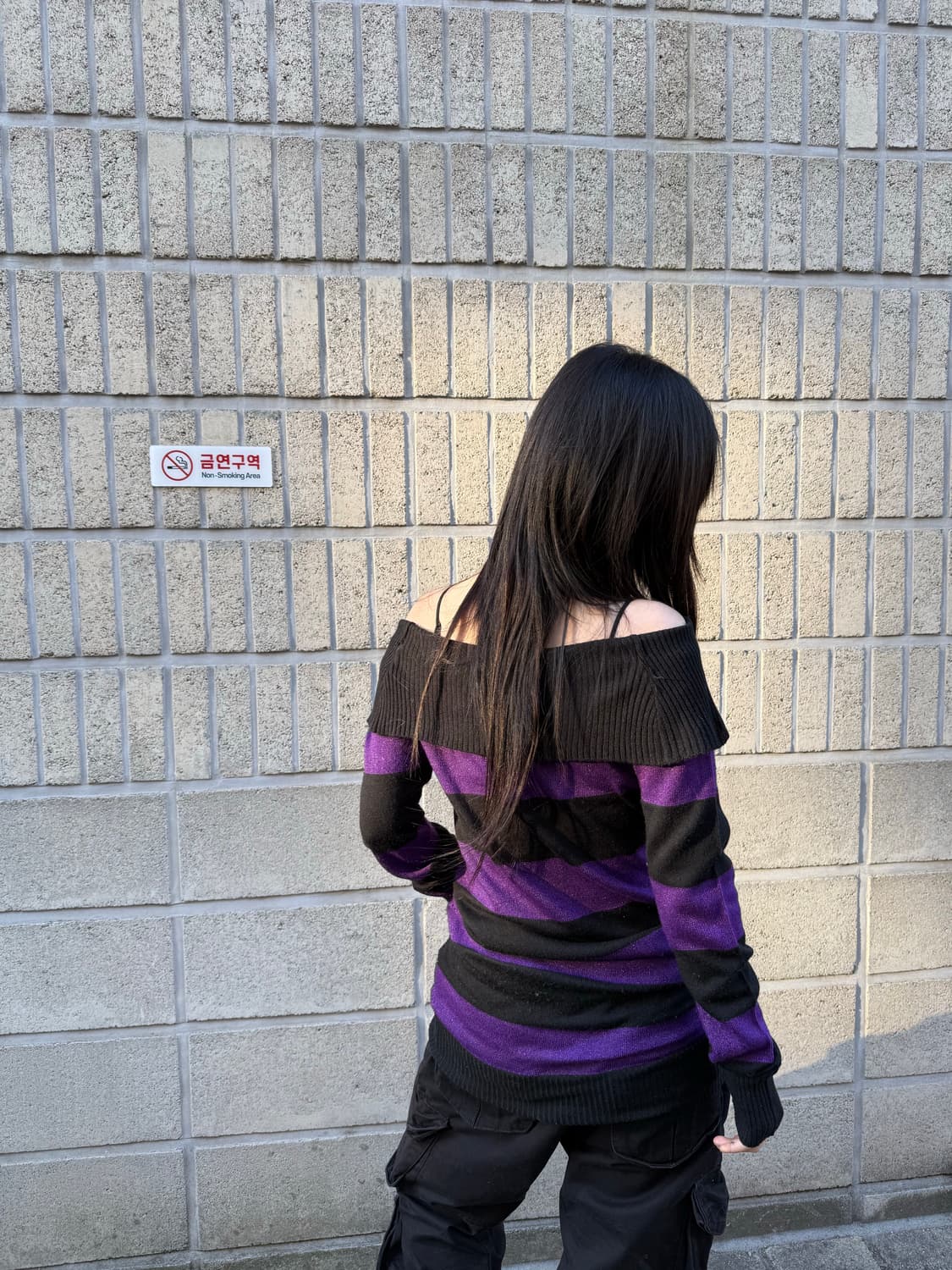 블랙&퍼플 오프숄더 스트라이프 니트 상품이미지5
