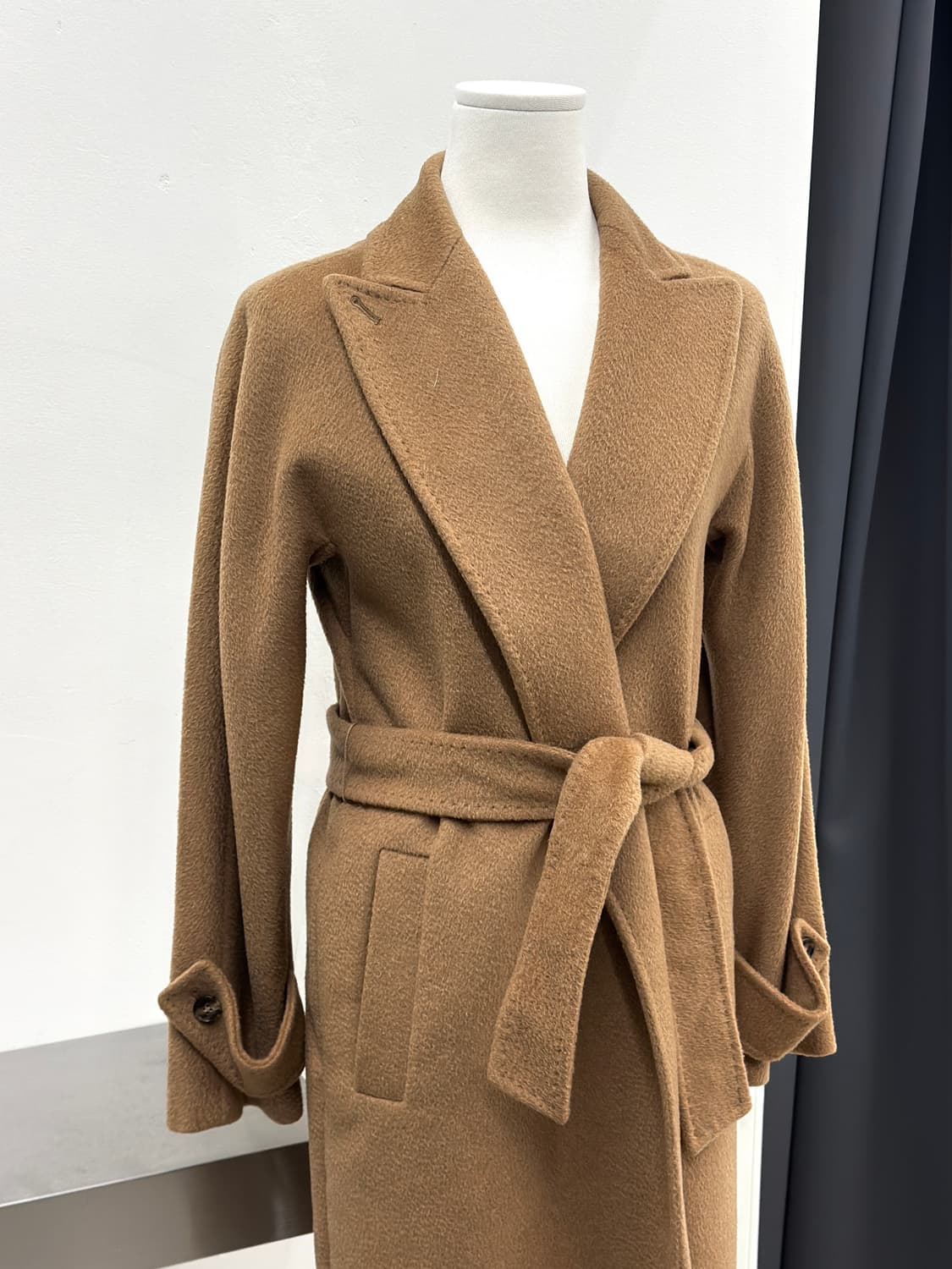 막스마라 카멜 헤어 하프 랩 코트  상품이미지2