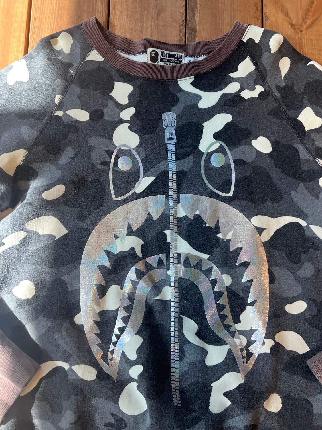 베이프 브리운 샤크 카모 홀로그램 맨투맨 상품이미지7