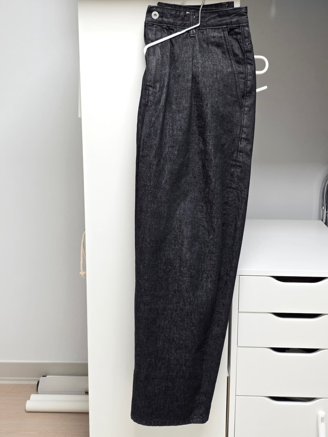 아트이프액츠 ONE TUCK CURVE DENIM 팝니다 상품이미지3