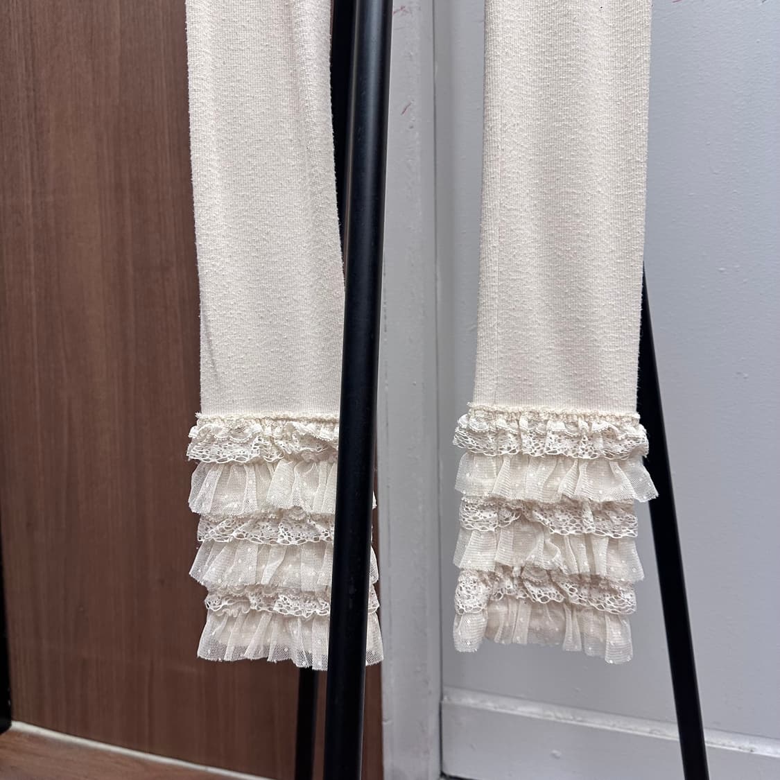 Ivory Lace Detail Cotton Leggings 상품이미지4