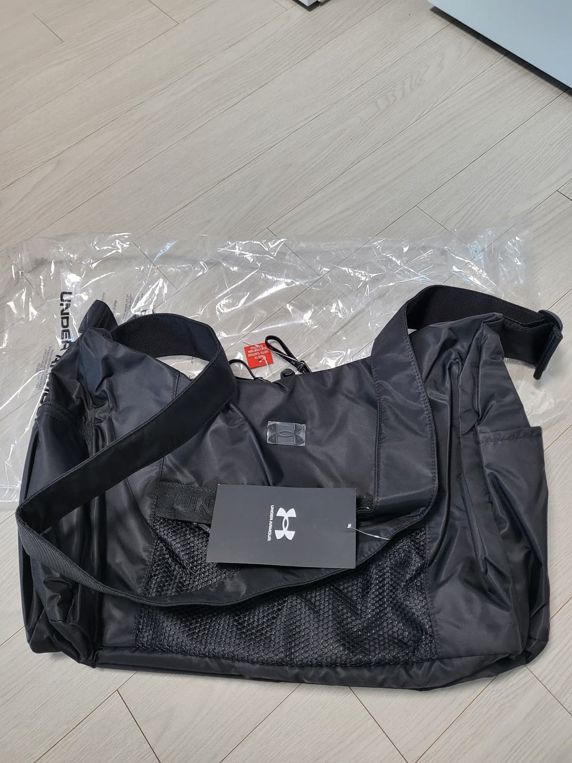 언더아머 스튜디오 슬라우치 크로스백 새상품 상품이미지2