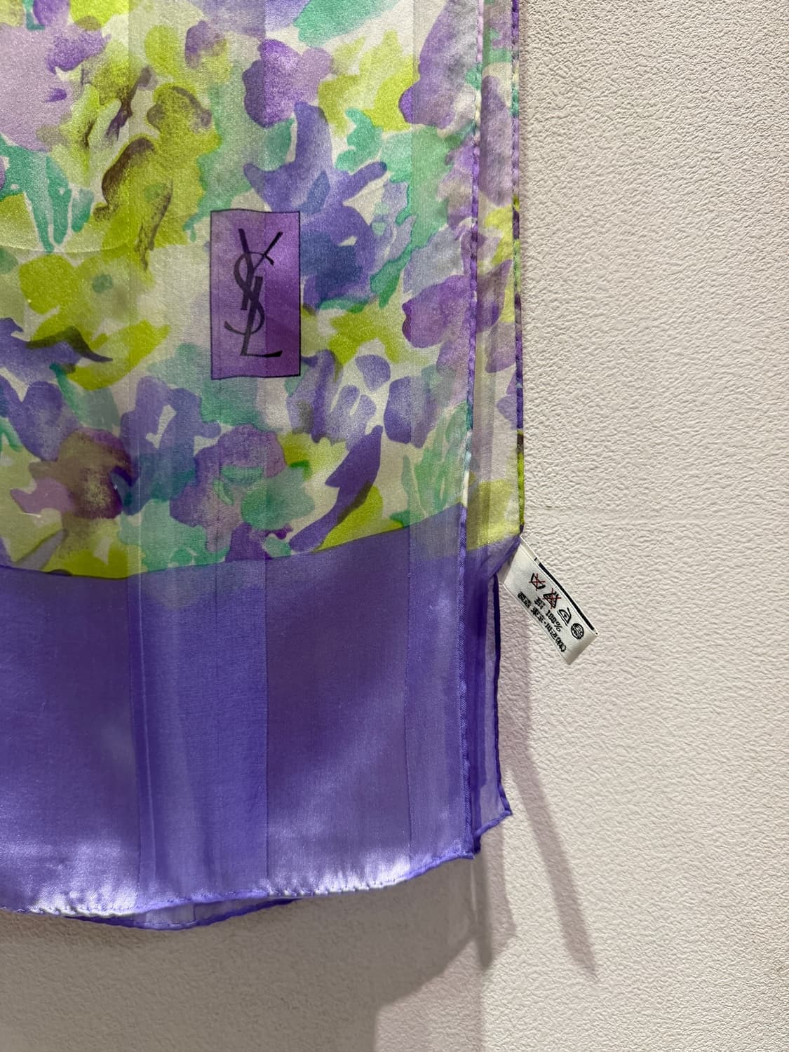 Yves Saint Laurent 100% Silk Scarf 상품이미지6