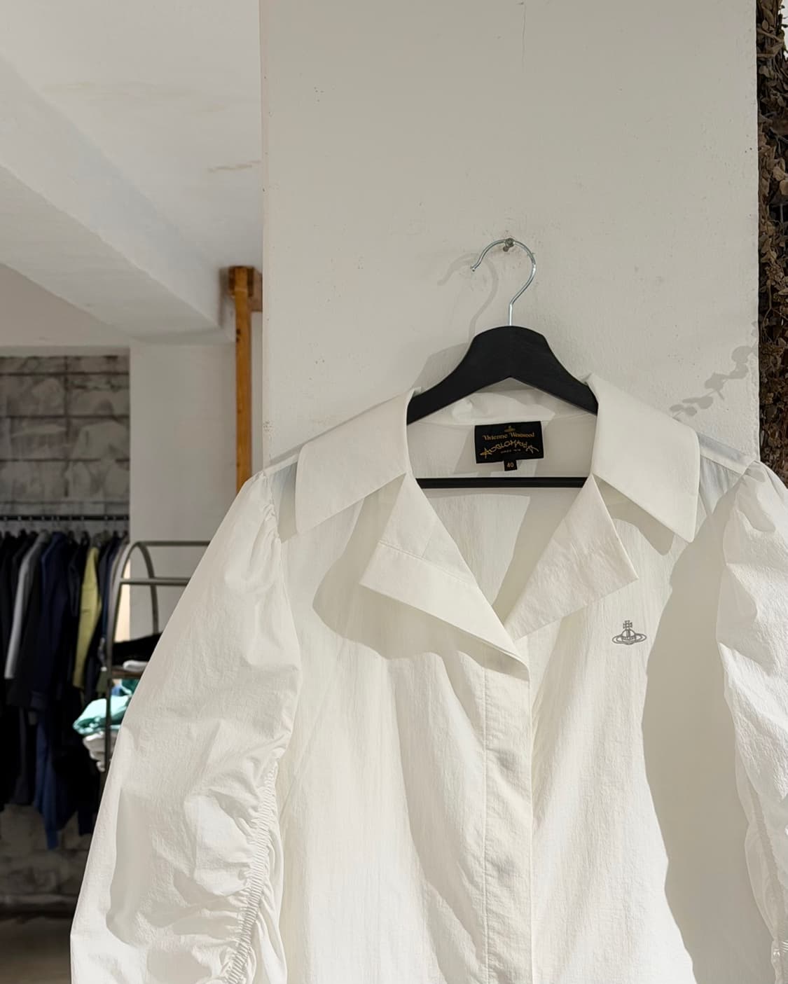 비비안웨스트우드 화이트 셔링 퍼프 블라우스 상품이미지2