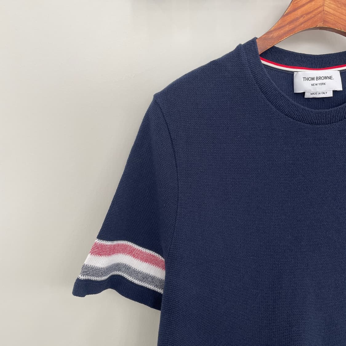 톰브라운 트리밍 텍스처 코튼 반팔티 상품이미지3