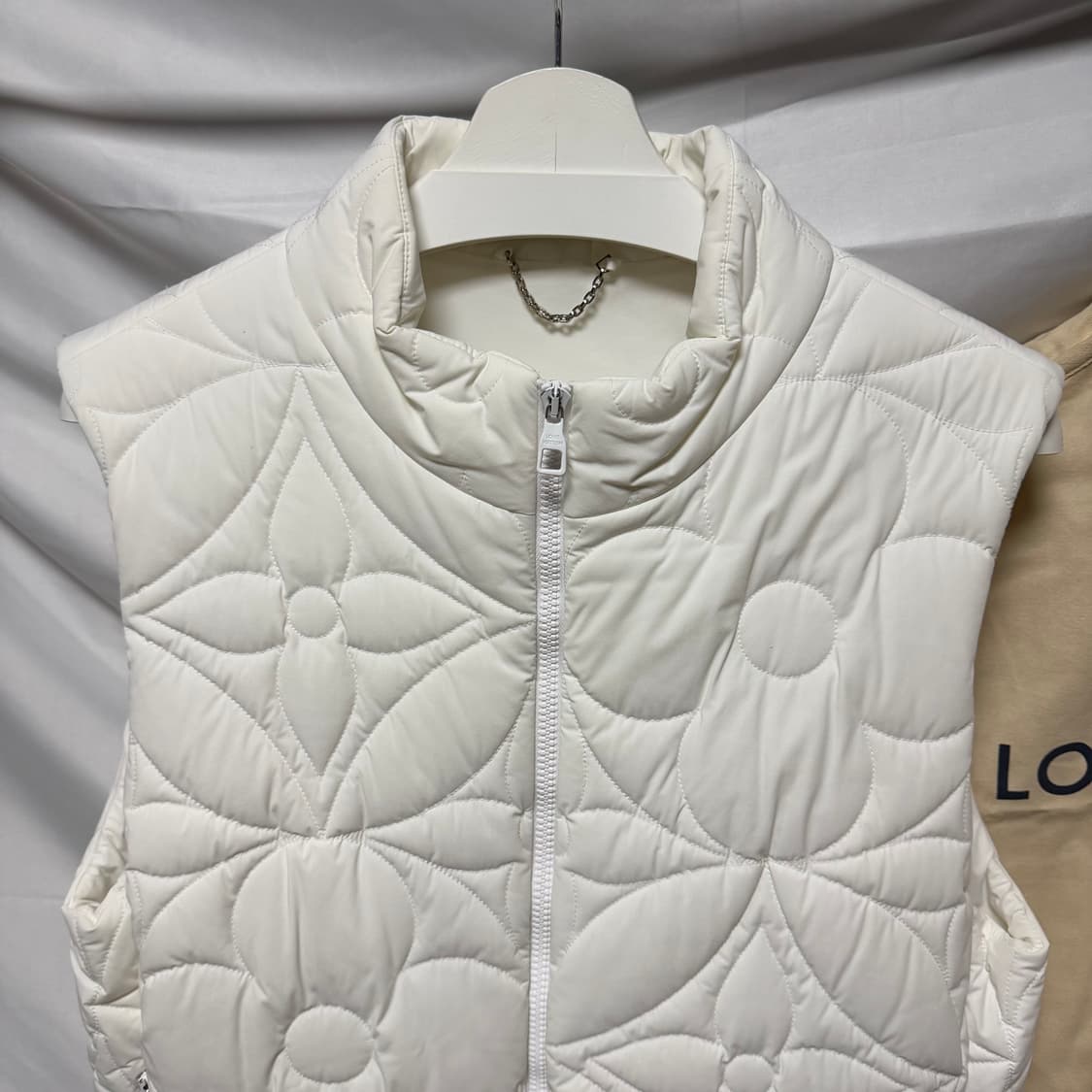 [S+급/50] 루이비통 모노그램 플라워 패딩 조끼 풀구성 상품이미지2