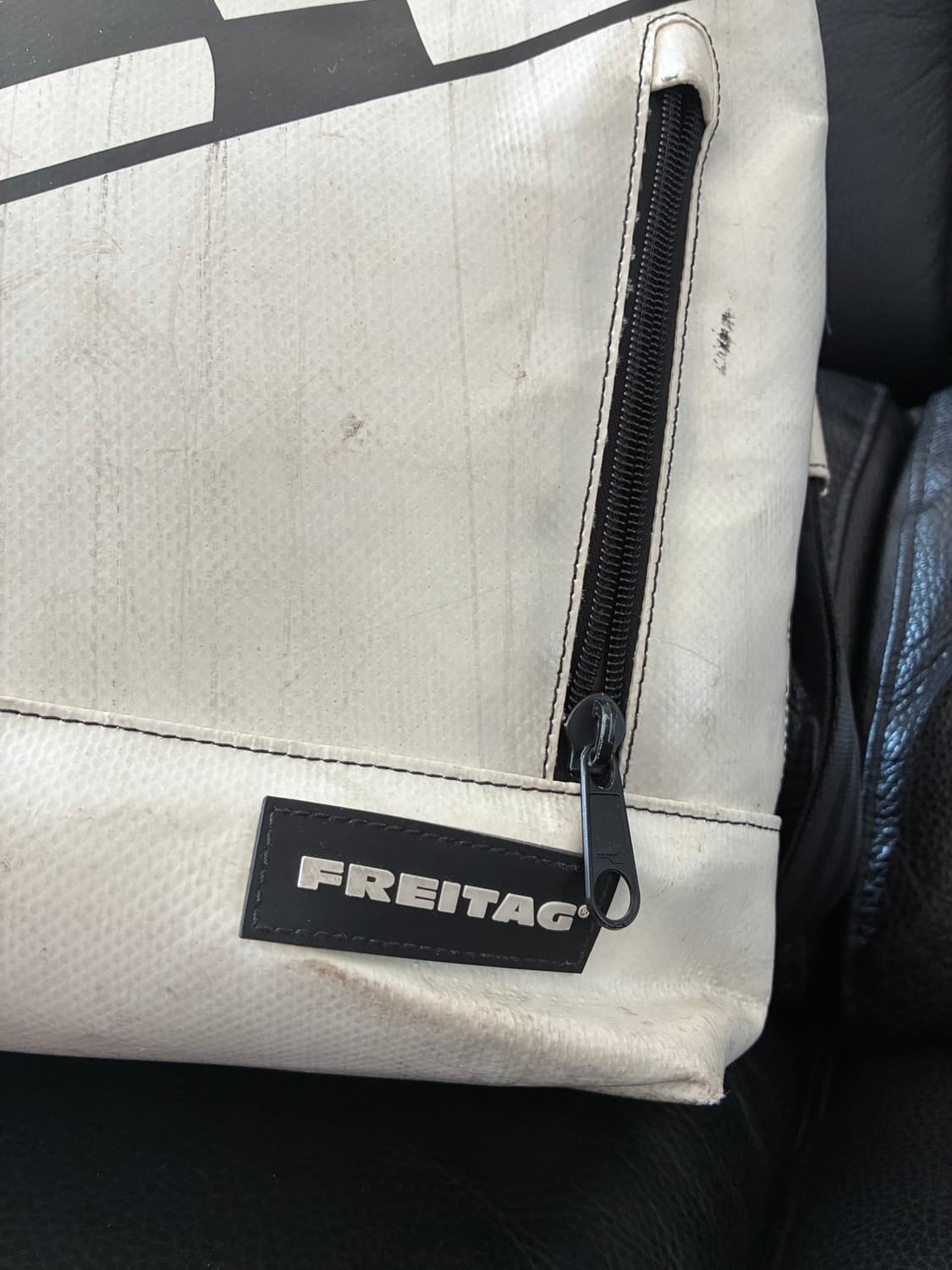 프라이탁 로이 흰검 상품이미지4