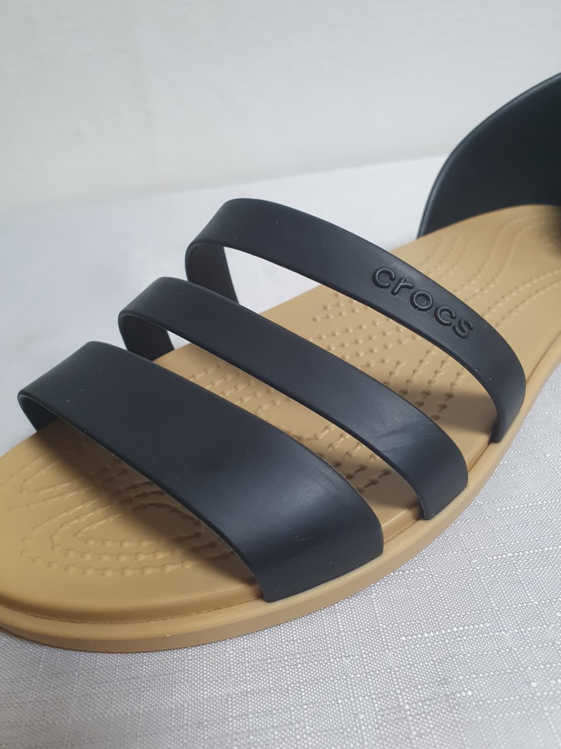 250mm 크록스 툴룸 오픈 플랫 샌들 블랙 탄 W8 상품이미지4