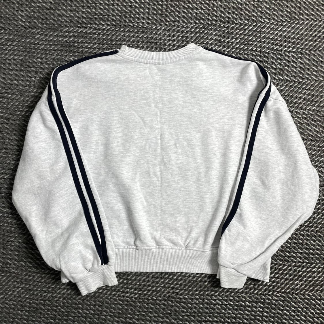 엠블러 빅로고 크롭 스웻 맨투맨 그레이y 5004 상품이미지3