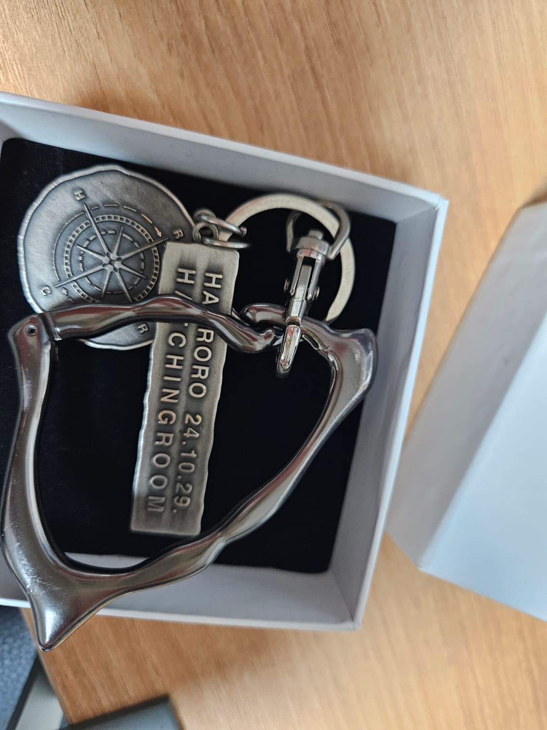 해칭룸 x 한로로 나침반 키링 + 본 카라비너 블랙 상품이미지1