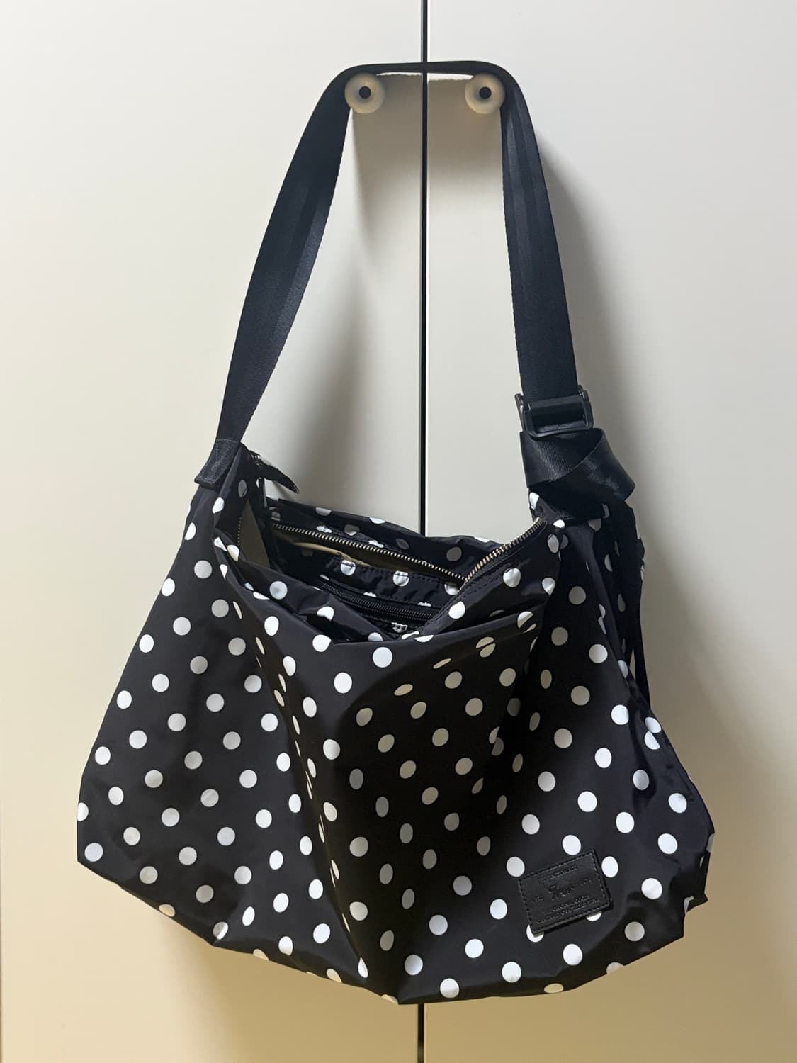 TRVR 티알브이알 폴카 도트 이지 숄더백 상품이미지1