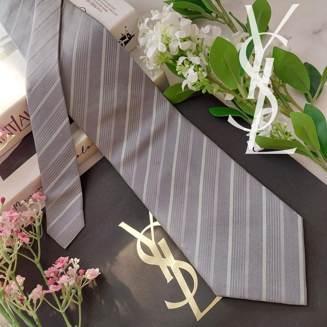 입생로랑 실크 그레이 스트라이프 넥타이 9.7cm A등급 K1917
 상품이미지2