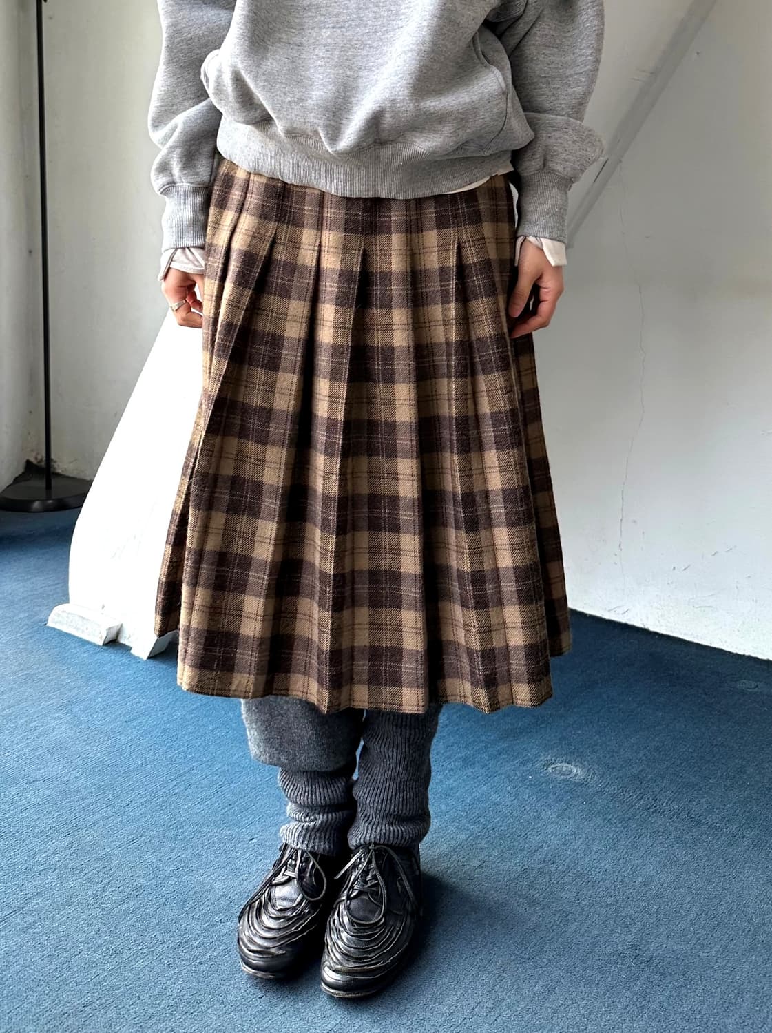 Tweed fabric pleated mid skirt 상품이미지7