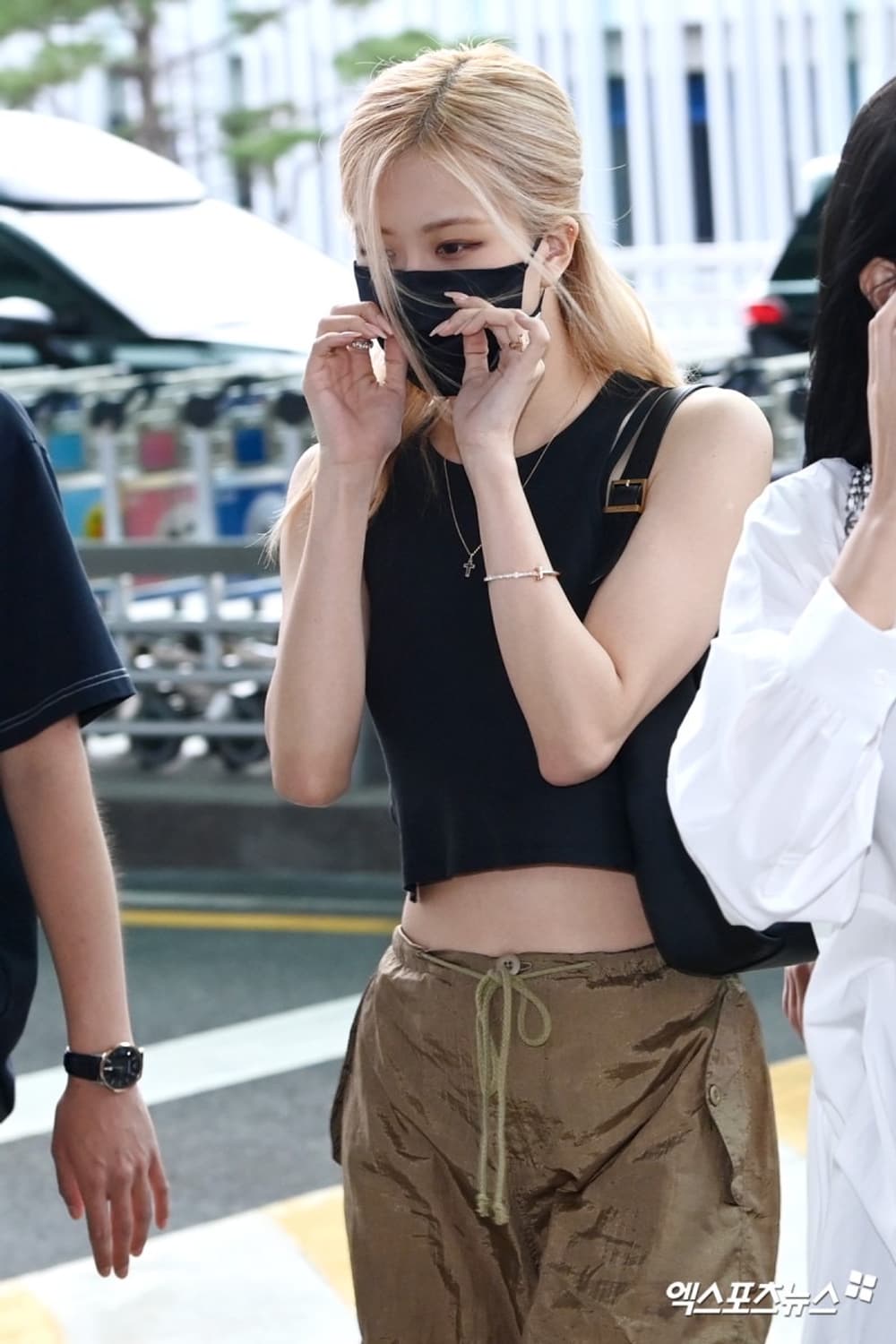 블랙핑크 로제 바지 Motel Rocks Parachute Pants 상품이미지4