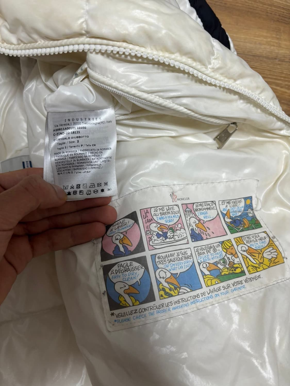 [정품] 몽클레어 유광 나일론 다운 자켓 패딩 화이트 풀구성품 M 상품이미지4