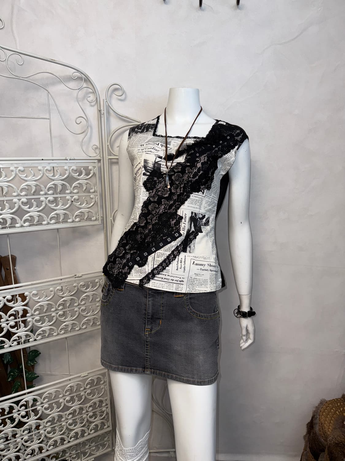 Black&white newspaper lace eyelet 슬리브리스 상품이미지5