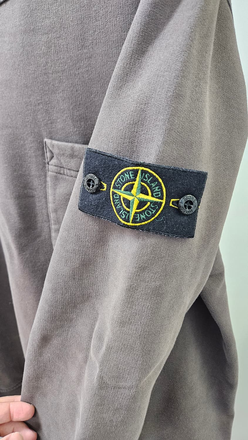 스톤아일랜드 가먼트다이 포켓 맨투맨 카키브라운(L) 상품이미지4