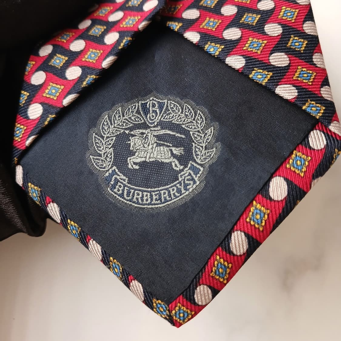 버버리 실크 레드 지오메트릭 넥타이 9.8cm A+등급 A19140
 상품이미지7