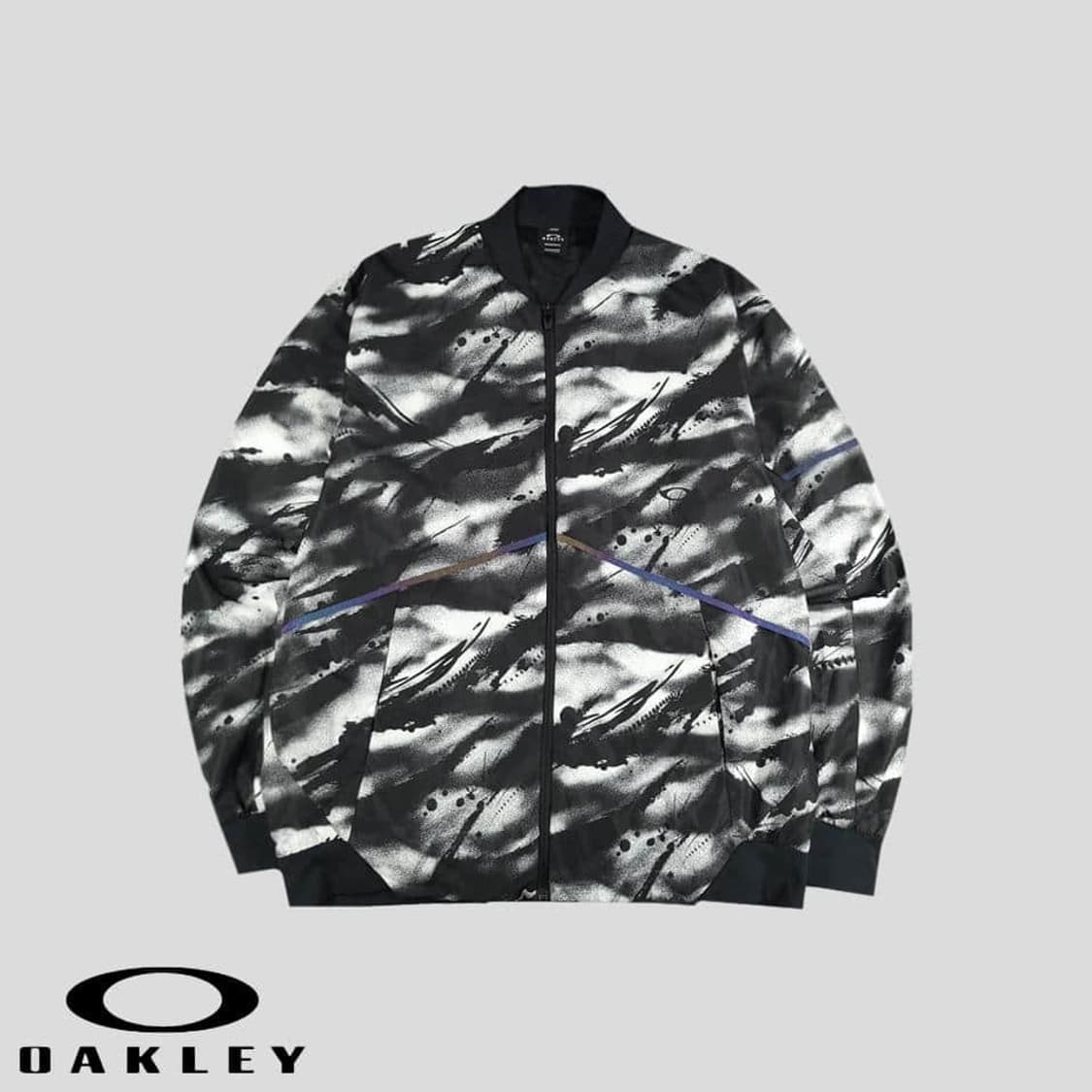 오클리 블랙 화이트 로고 페인팅 바람막이 상품이미지1