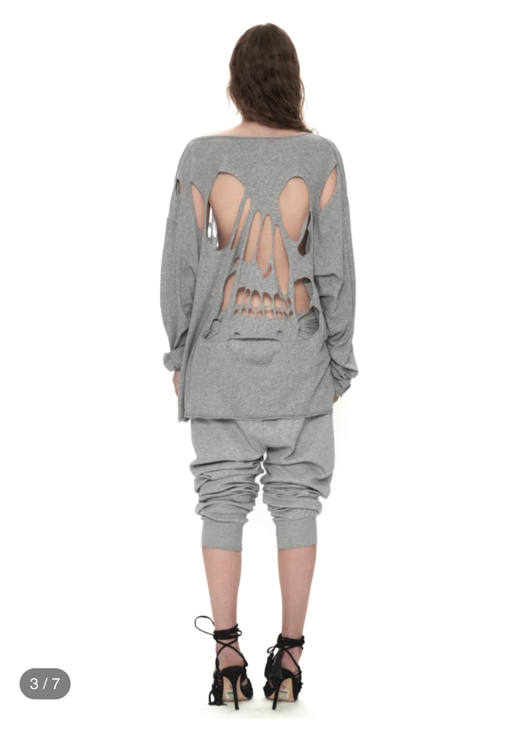 V-NECK TEE WITH SKULL CUTOUT IN GREY 상품이미지2