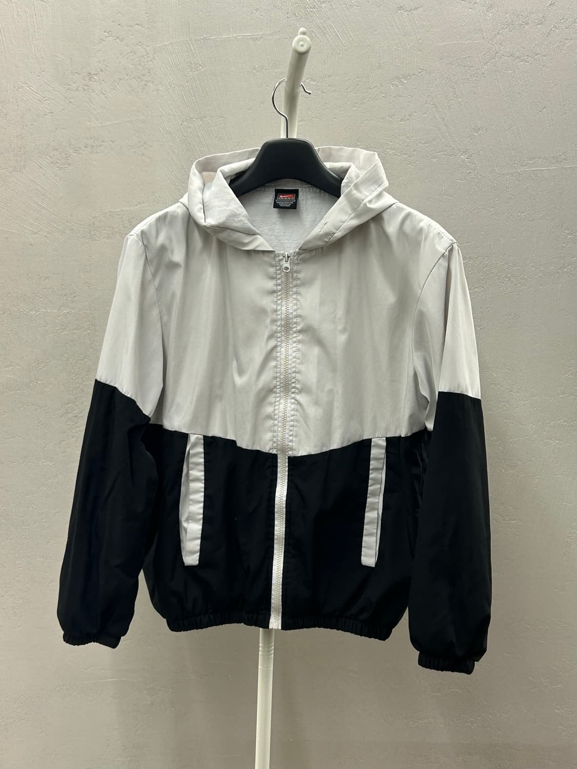 나이키 바람막이 화이트/블랙 후드집업 상품이미지2