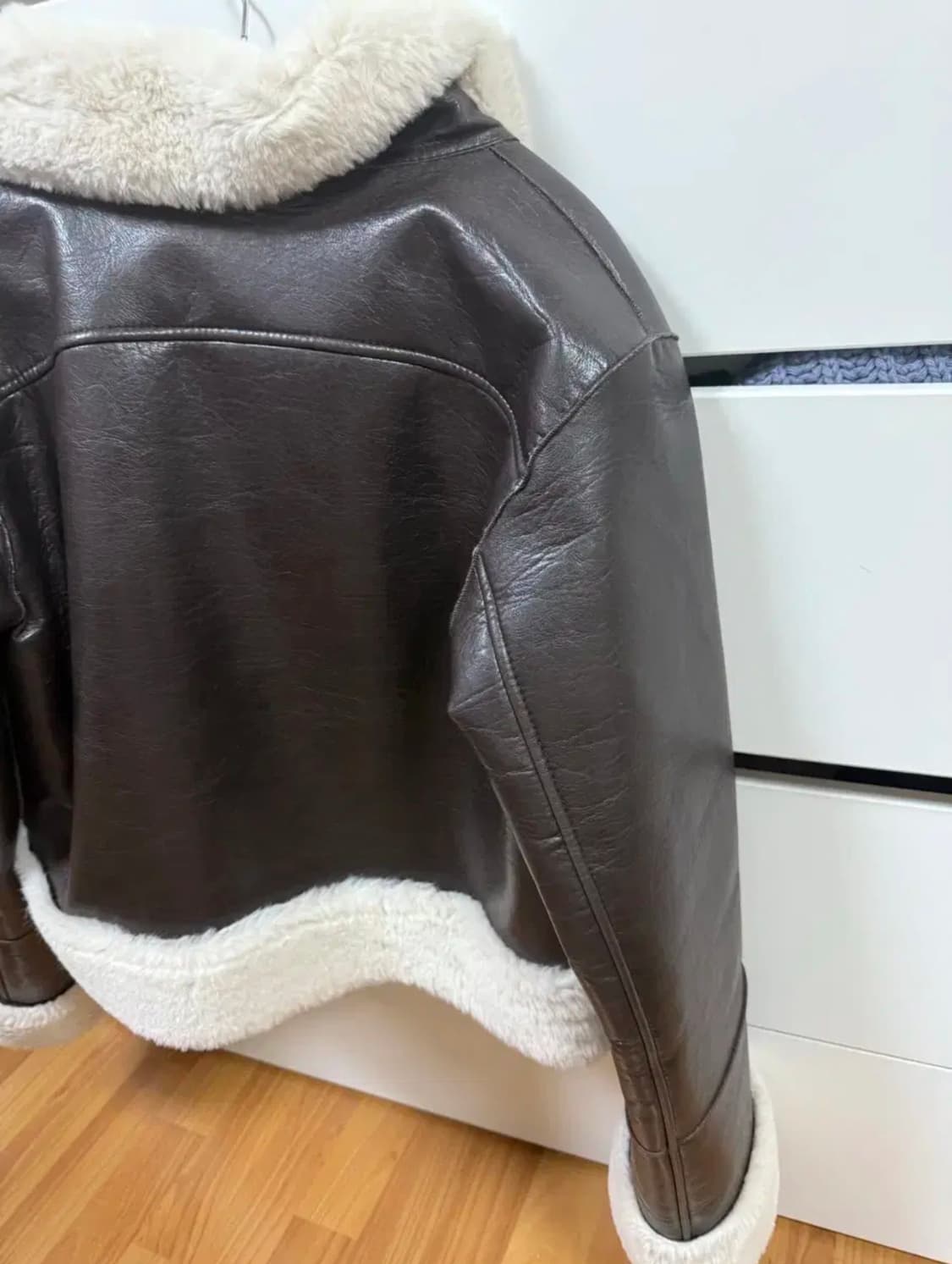 보헤미안서울 무스탕 시어링 다크브라운 23fw 상품이미지4