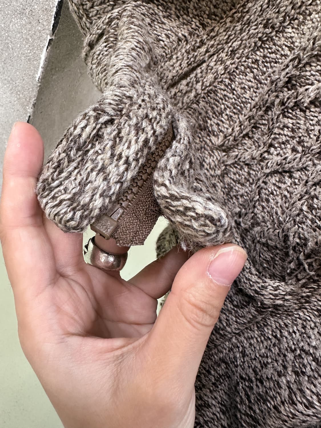 brown cable hd knit zip up 상품이미지3