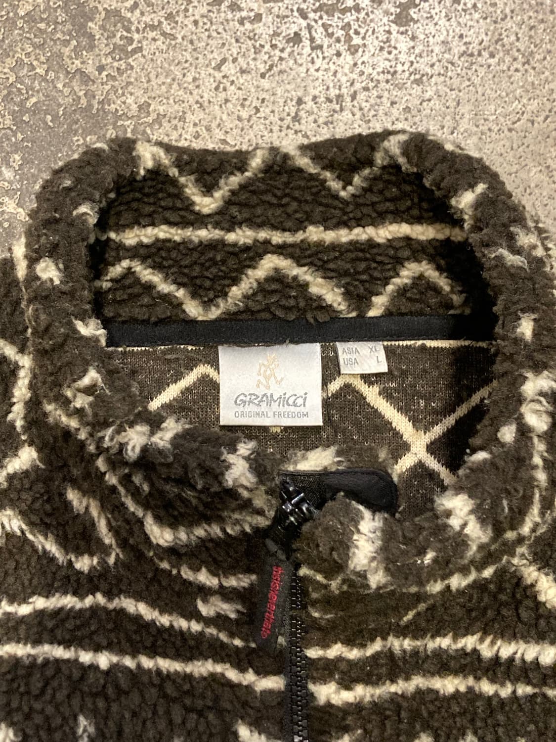 디스이즈네버댓 x 그라미치 플리스 베스트 브라운 상품이미지2