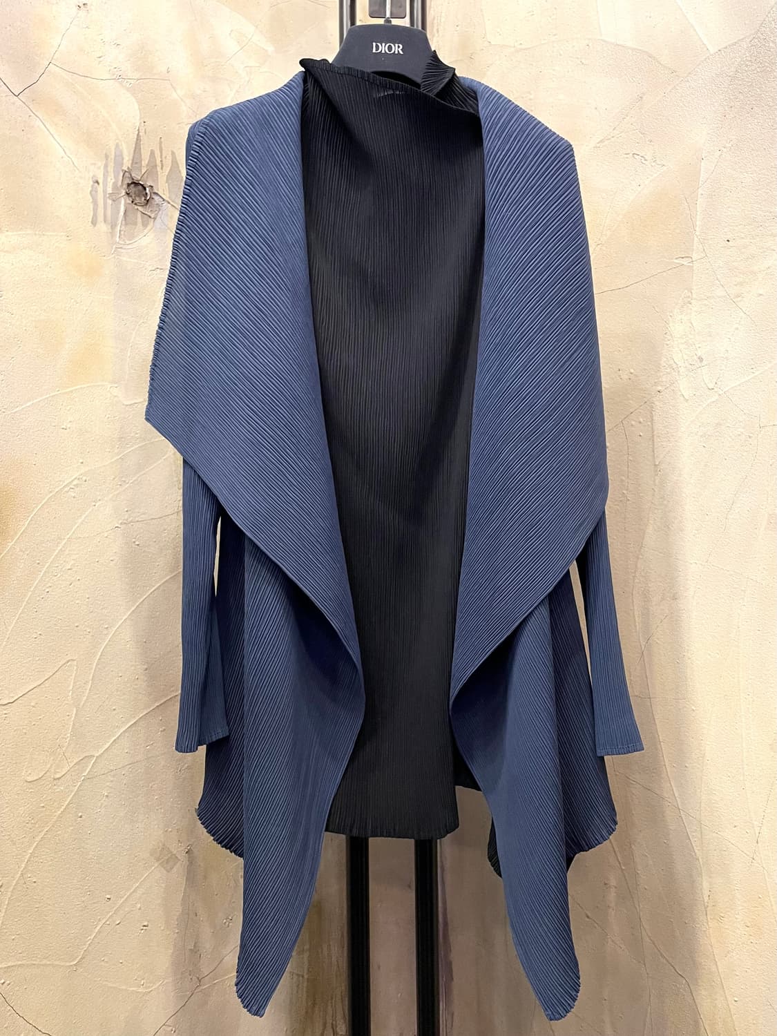 아르마니 꼴레지오니 레이어드 플리츠 가디건 55~66 상품이미지1