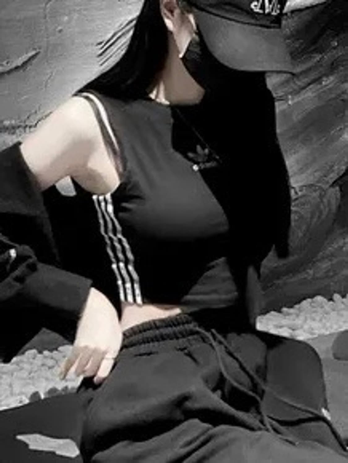 아디다스 크롭 탱크탑 나시 상품이미지1