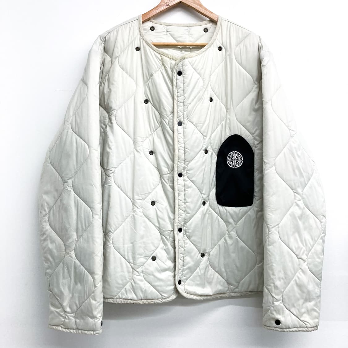 스톤 아일랜드 컴파스 로고 화이트 실버 라이너 자켓 상품이미지3