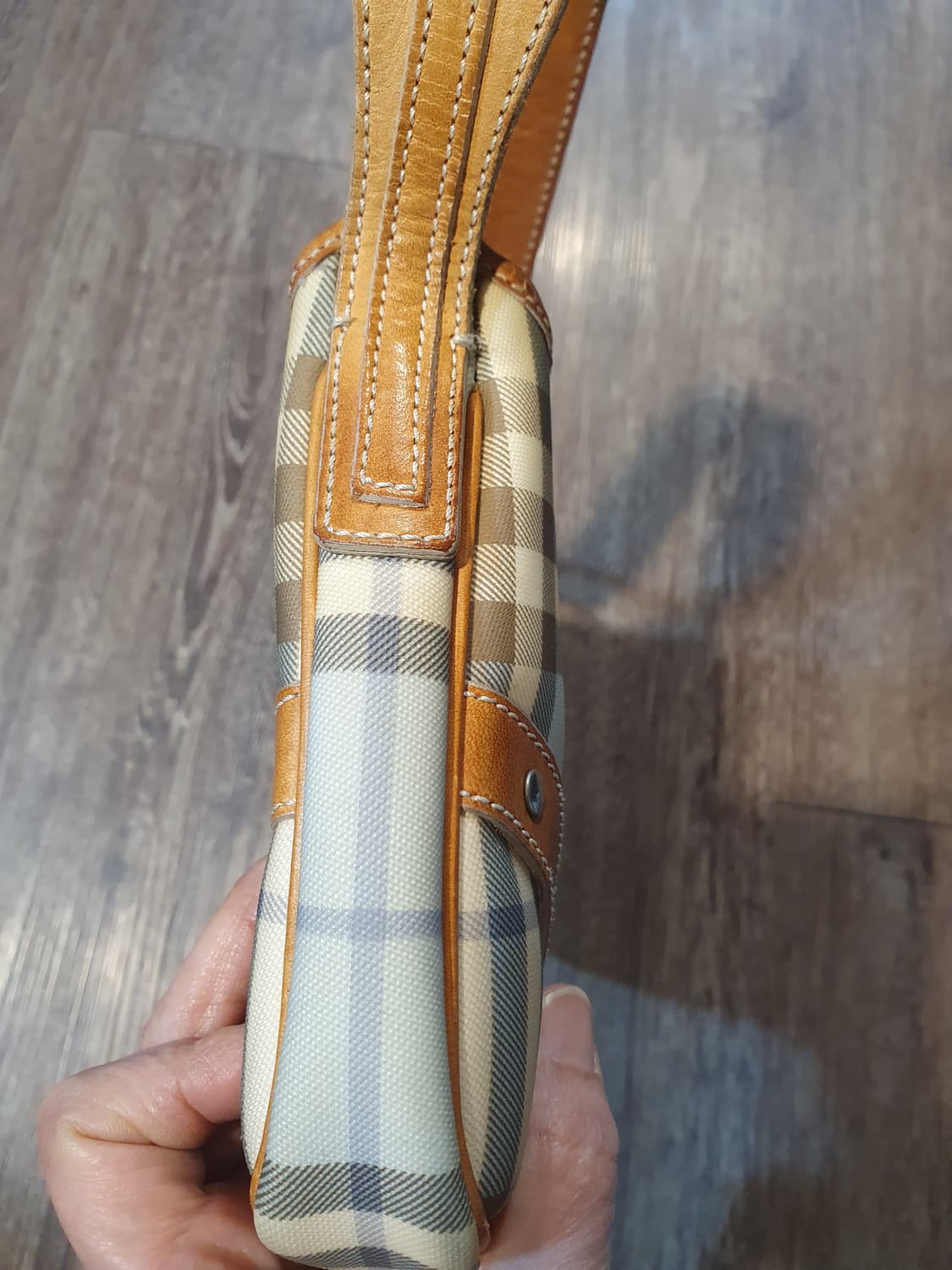 버버리체크숄더백 상품이미지3