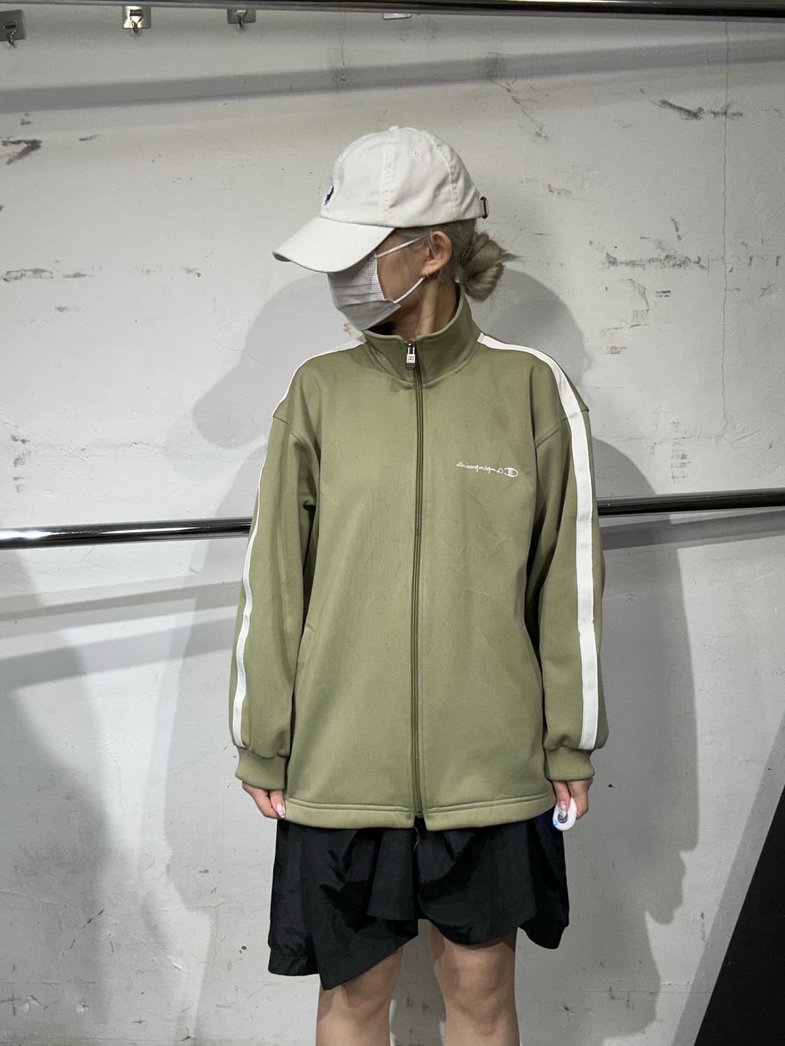 챔피온 올리브 카키 화이트 사이드 라인 오버핏 트랙탑 져지 M 상품이미지2