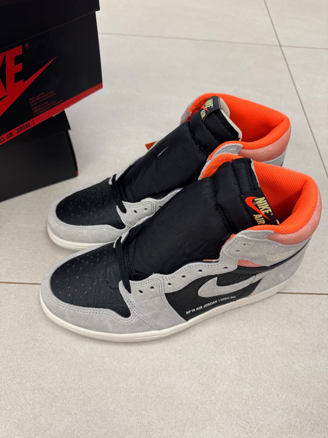 나이키 조던 1 레트로 하이 뉴트럴 그레이 하이퍼 크림 285 상품이미지7