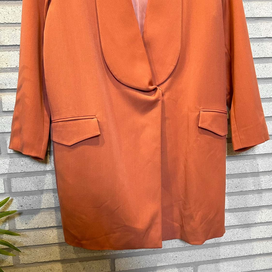 주느세콰 하프 블레이저 자켓 브이넥 숄카라 히든 버튼 디테일 오렌지 상품이미지4