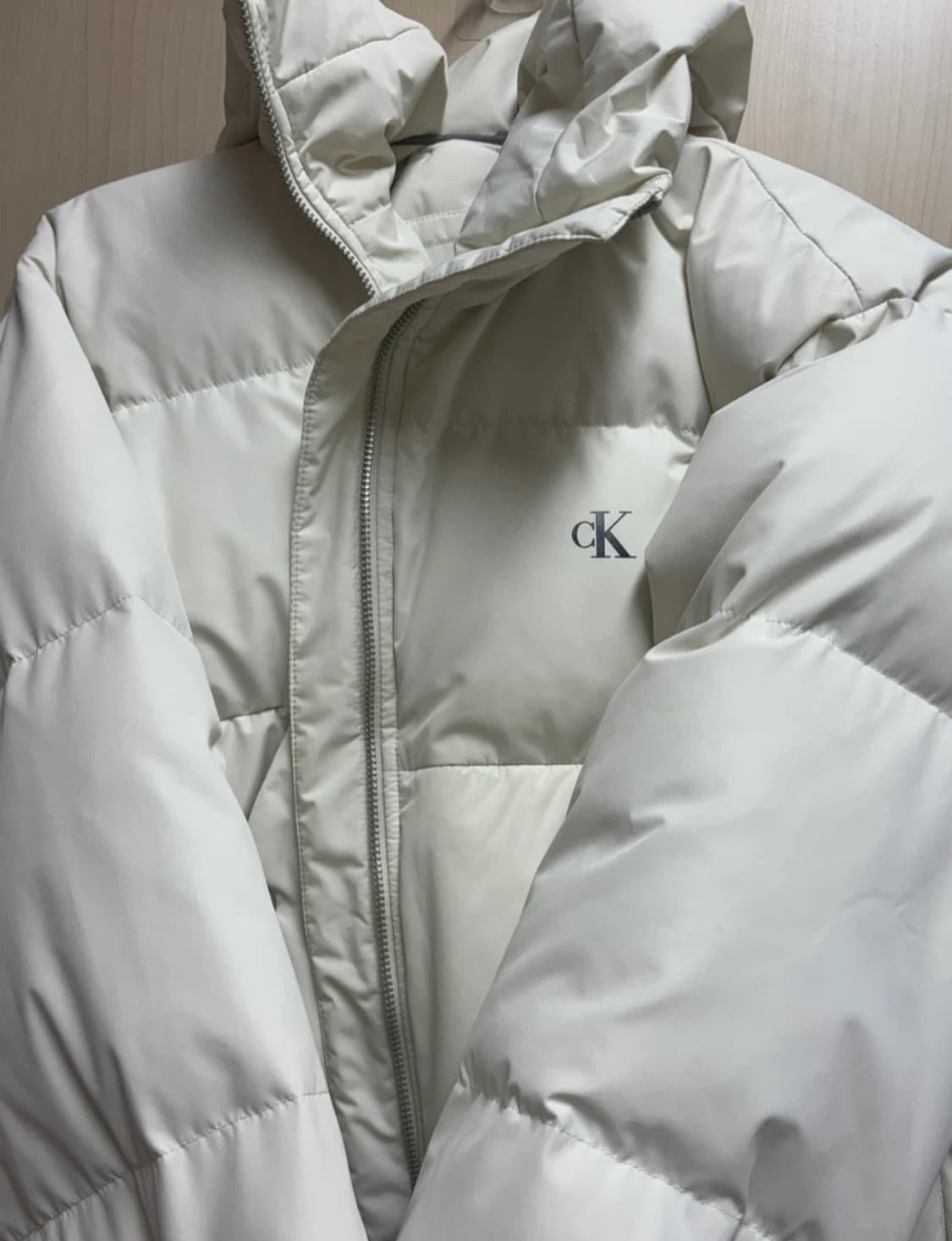 캘빈클라인 여성 볼륨 넥 크롭 다운 푸퍼 XS 상품이미지3