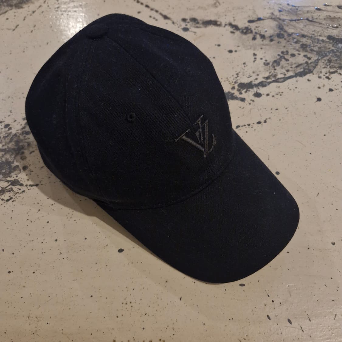 바잘 모노그램 로고 볼캡 올블랙 상품이미지2